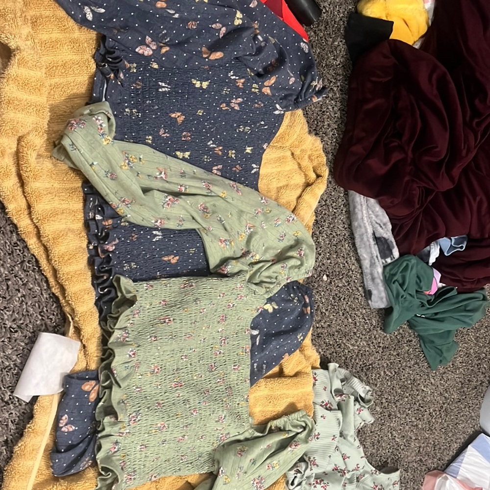 shirt are the same , worn maybe once , just don’t fit my body right